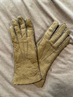 Womens Tan Leather Gloves with Stitch Detailing